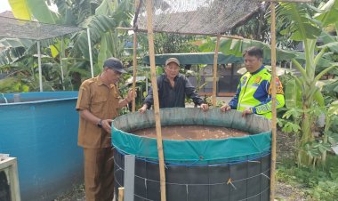 Bhabinkamtibmas-dan-Pemdes-Wedi-Tinjau-Lokasi-Budidaya-Lele,-Dorong-Ketahanan-Pangan-Mandiri