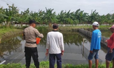 Manfaatkan-Fasum-untuk-Budidaya-Lele,-Warga-Keboharan-Dapat-Apresiasi-dari-Bhabinkamtibmas
