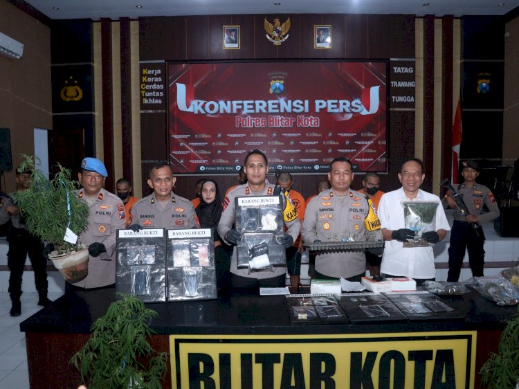 Operasi Tumpas Narkoba Polres Blitar Kota Amankan 9 Tersangka 1 Diantaranya Pemilik Lahan Ganja